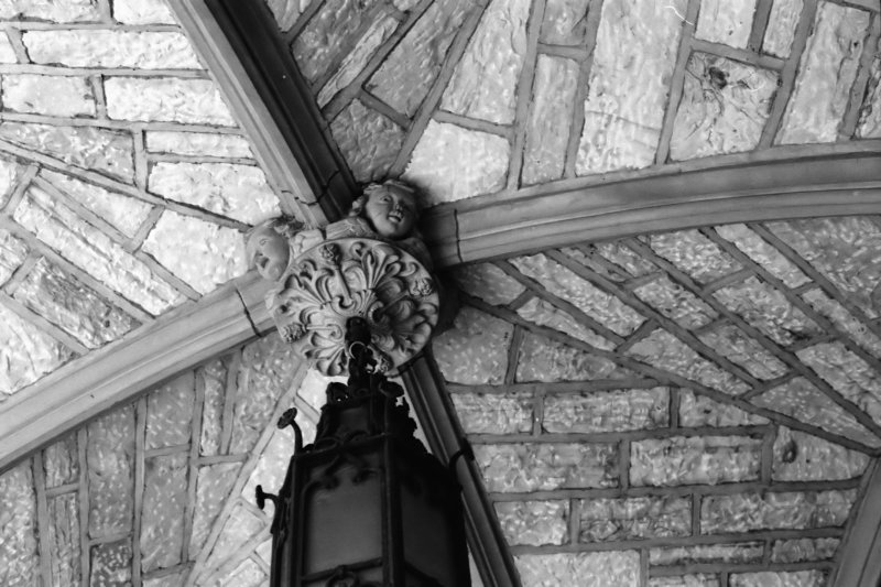 Pentax K1000, Ilford HP5, Ottawa, Canada, 2013.