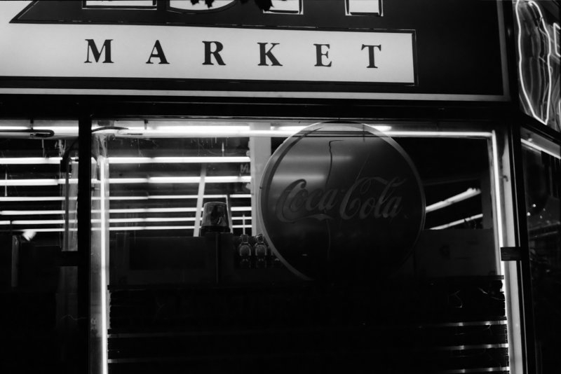 Pentax K1000, Ilford HP5, Ottawa, Canada, 2013.