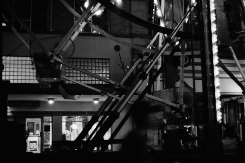 Pentax K1000, Ilford HP5, Ottawa, Canada, 2013.