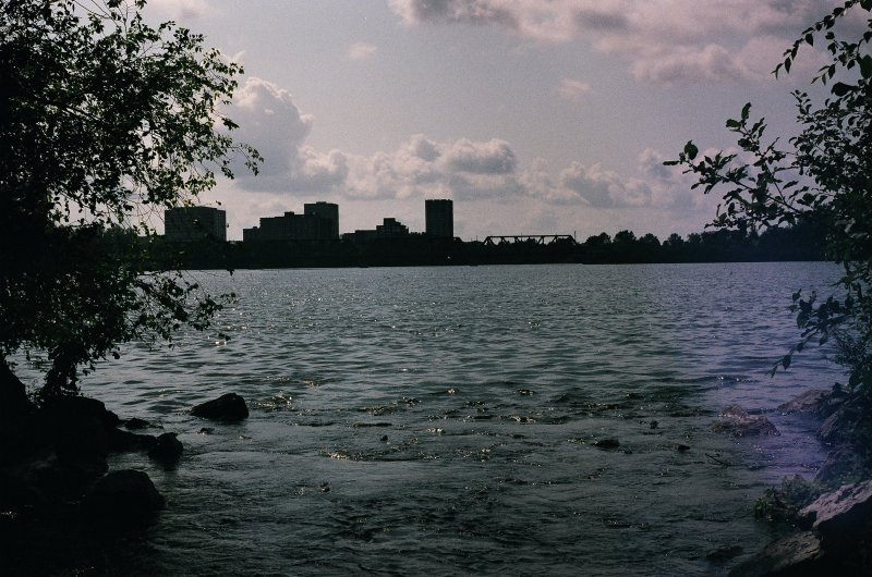 Pentax K1000, Fujifilm Superia 200, Ottawa, 2012.